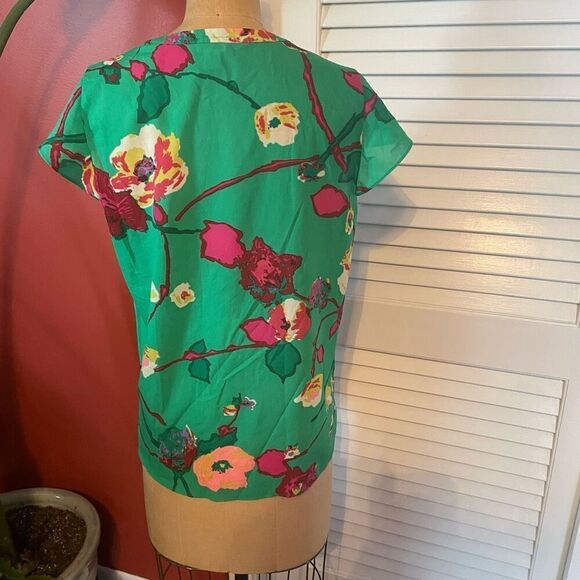J CREW | green floral v neck blouse 6 - Picture 4 of 7